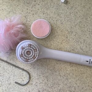 Flawless - Shower/bath body scrubber